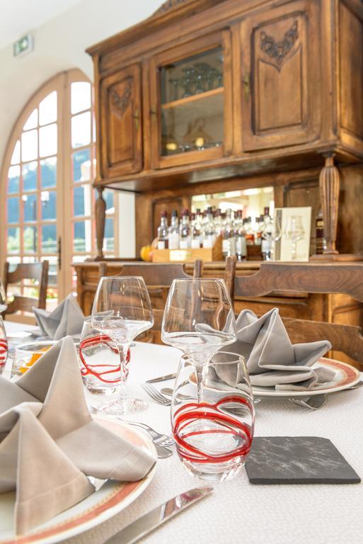 Logis Hotel Restaurant Du Pont Ambialet Exteriör bild