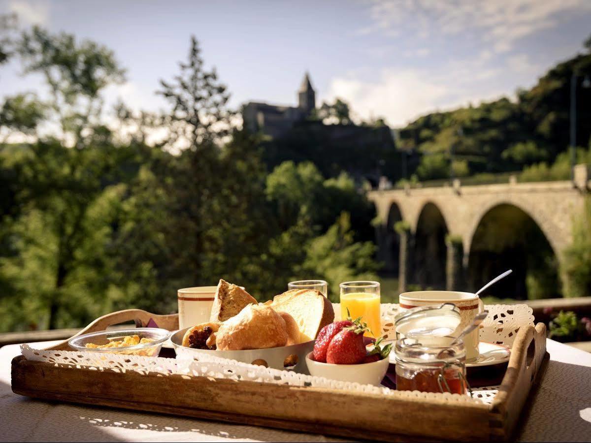 Logis Hotel Restaurant Du Pont Ambialet Exteriör bild